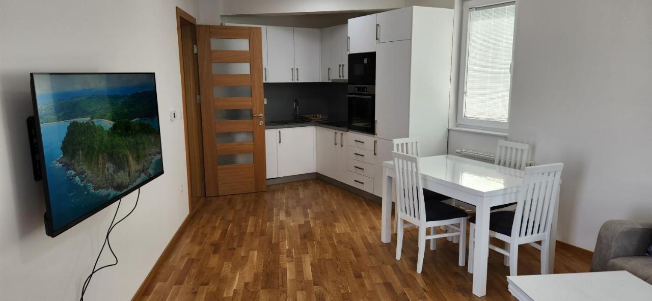 Brand New Two Bedroom And One Living Room Apartment In A Great Location! Sarajevo Bagian luar foto