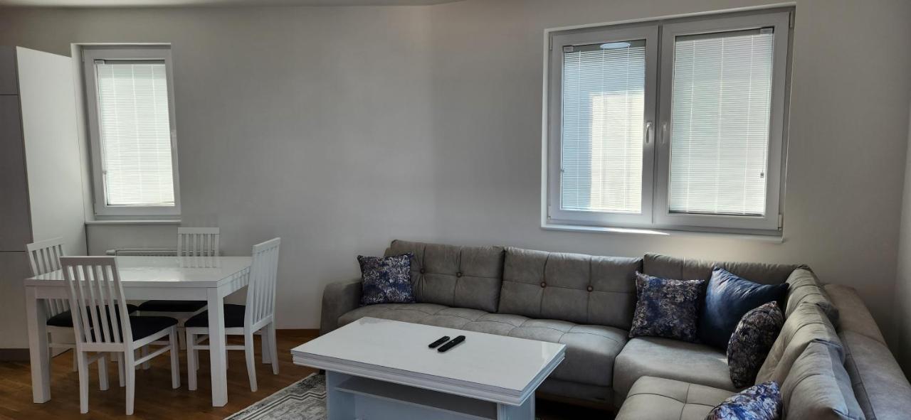 Brand New Two Bedroom And One Living Room Apartment In A Great Location! Sarajevo Bagian luar foto
